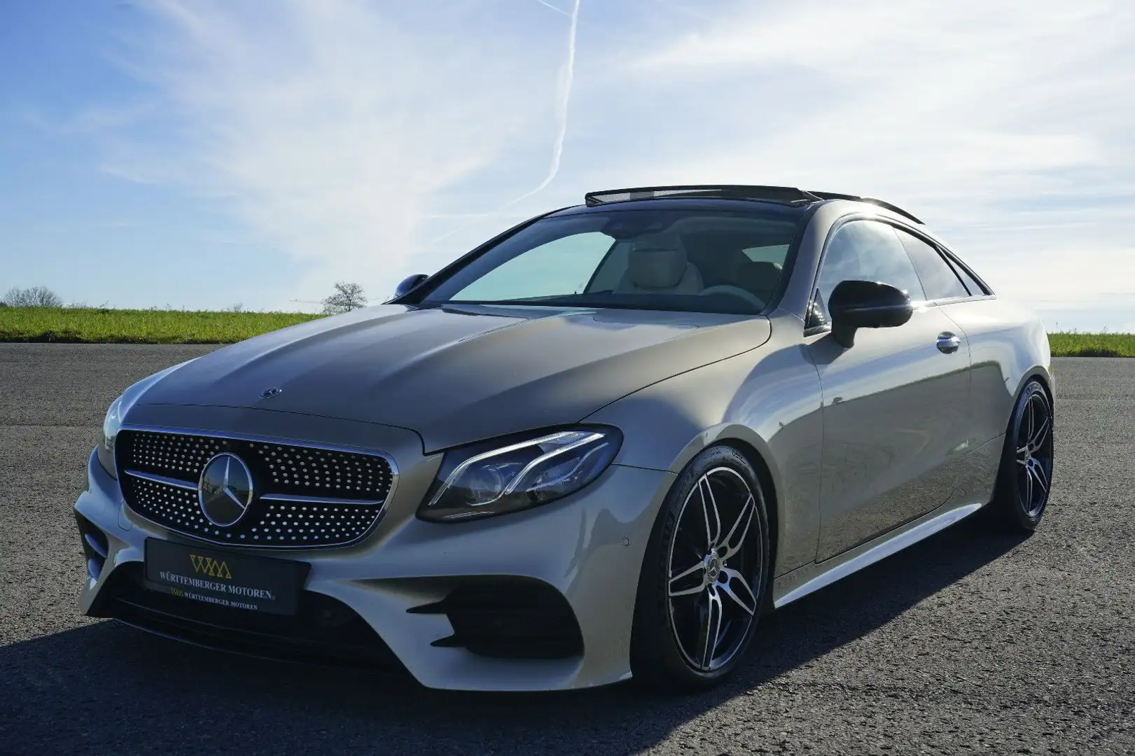 Mercedes-Benz E 300 d Coupe*AMG*PANO*NIGHT*HuD*WIDE*MBEAM* Gold - 1