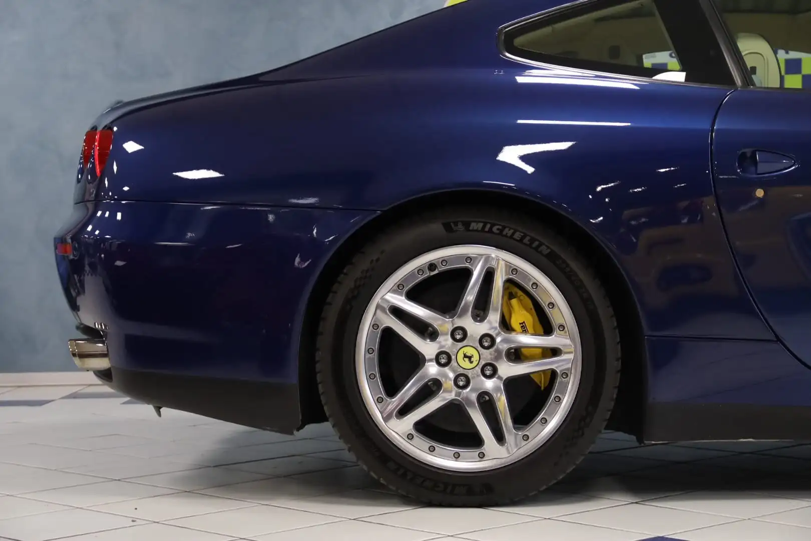 Ferrari 612 612 Scaglietti 5.8 F1 Синій - 2