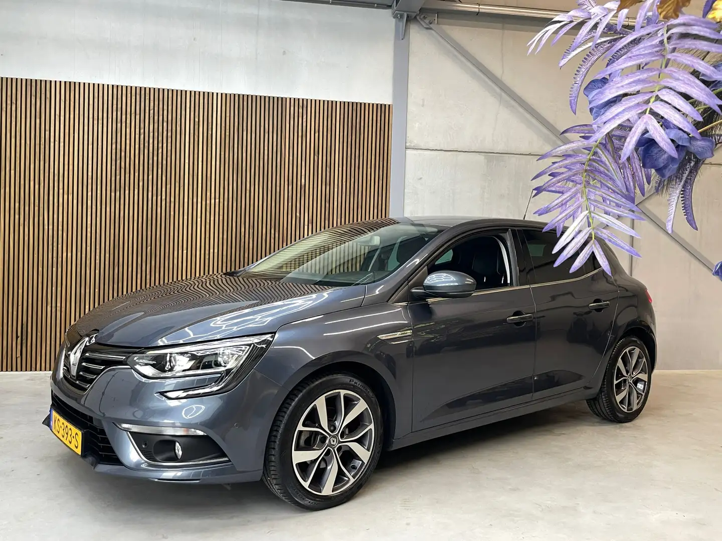 Renault Megane 1.2 TCe Bose Automaat Grijs - 2