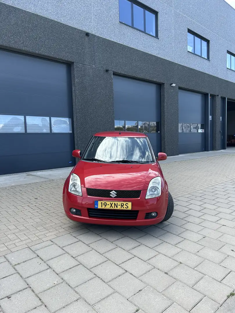 Suzuki Swift 1.5 Exclusive Rood - 1