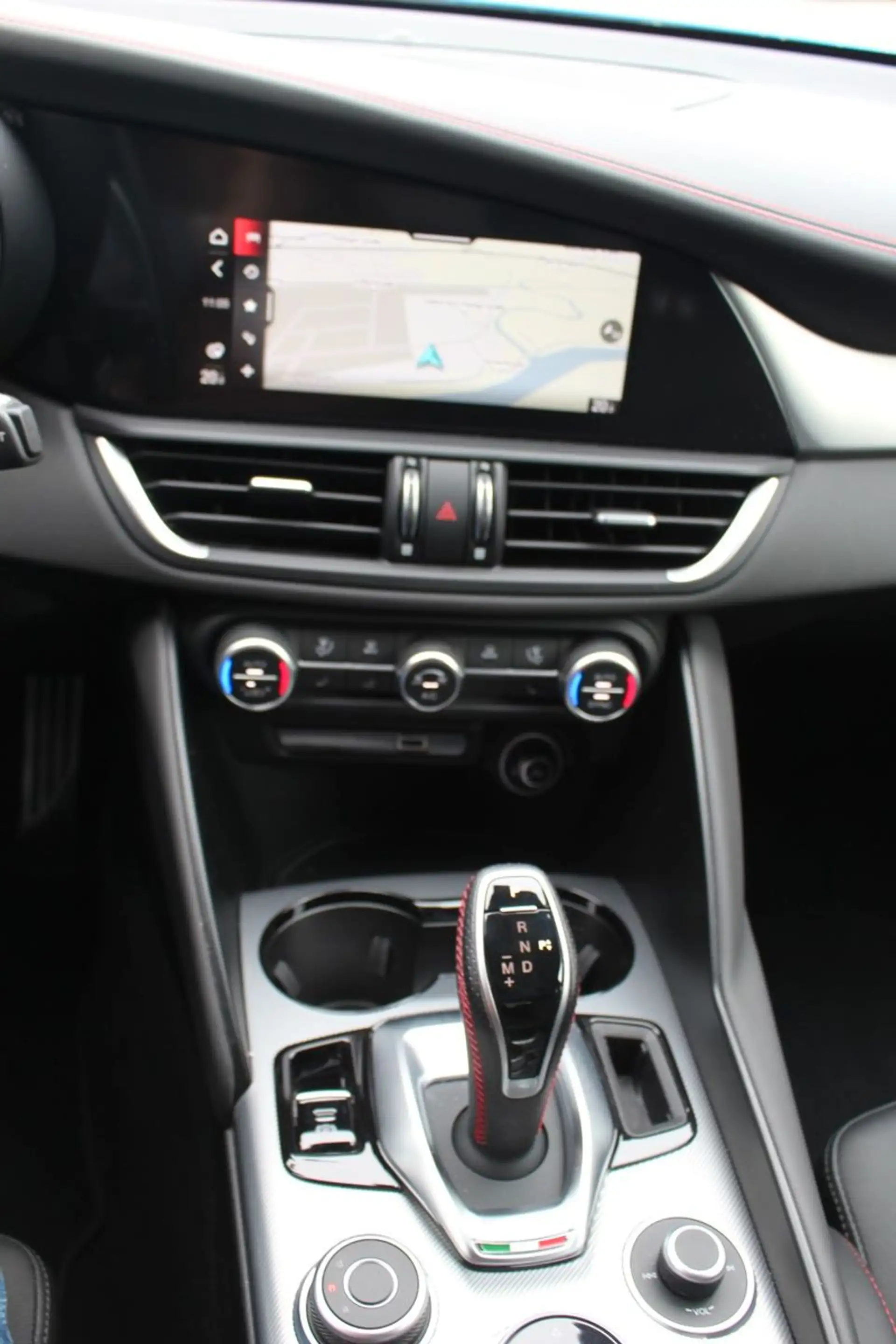 Alfa Romeo Giulia Competizione Q4 — photo 15