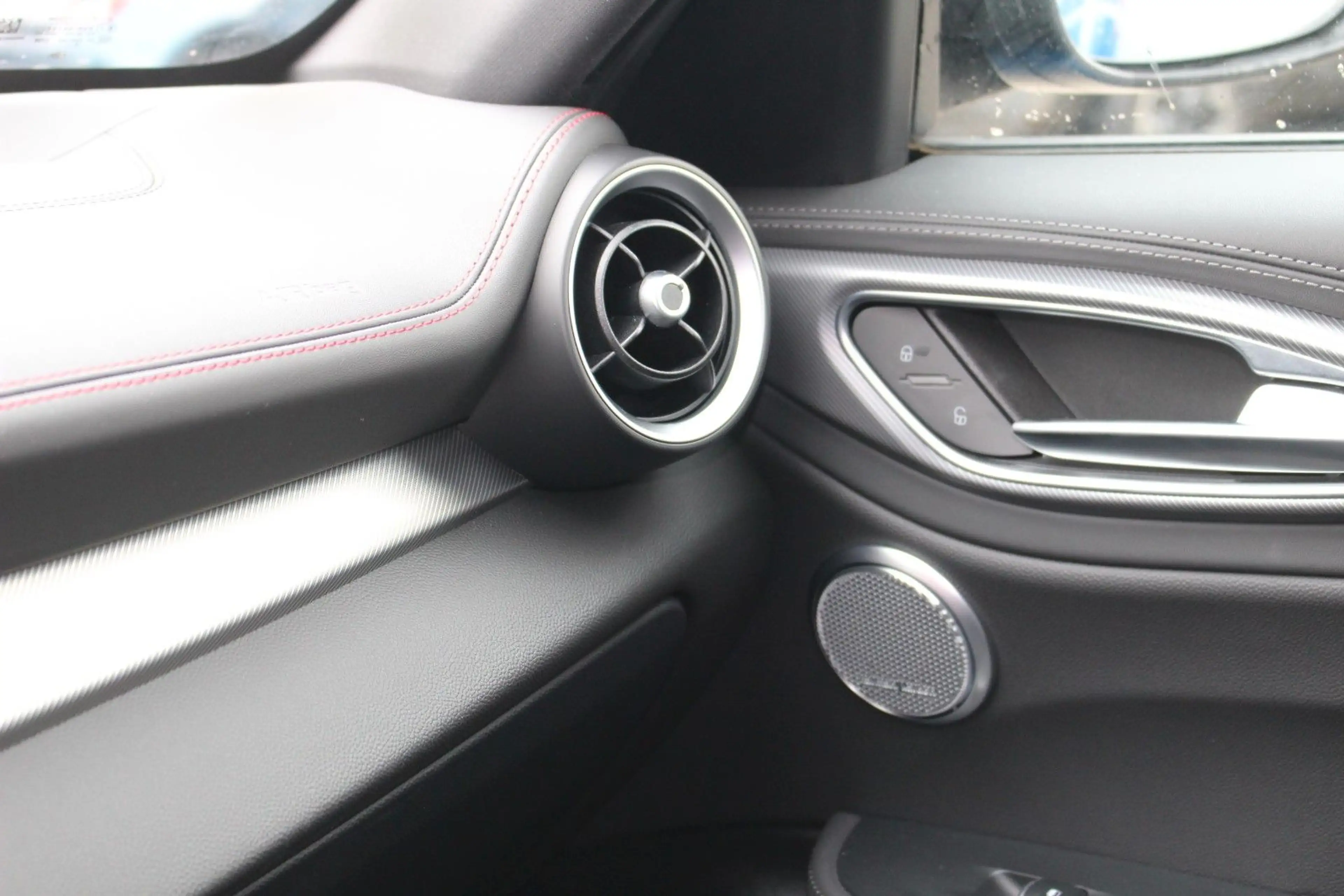 Alfa Romeo Giulia Competizione Q4 — photo 14