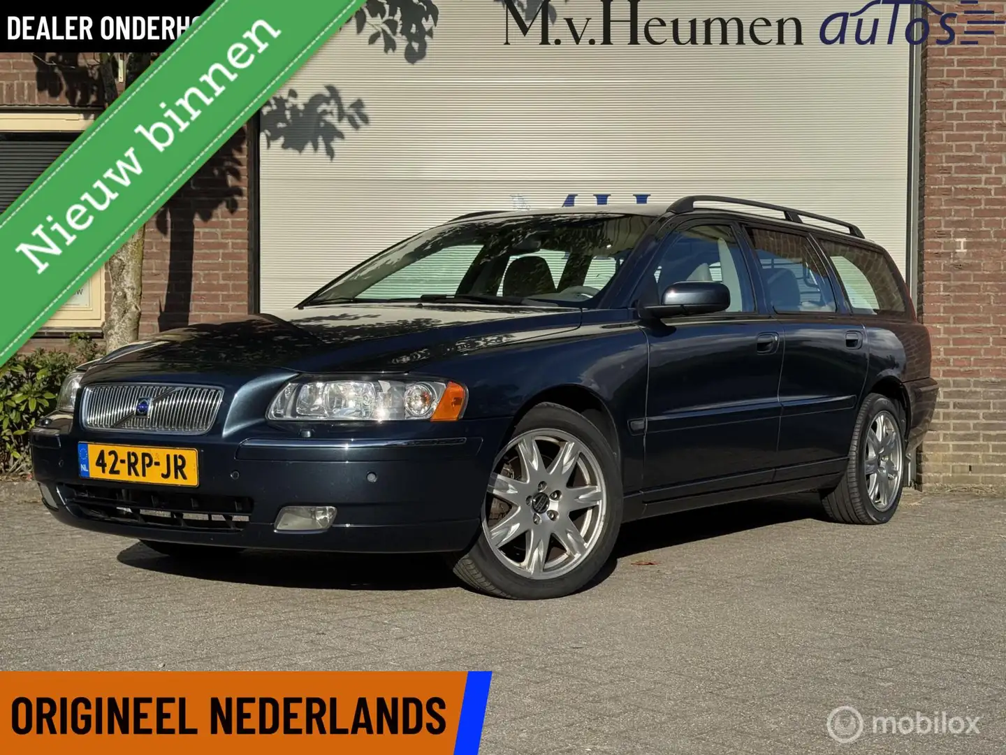 Volvo V70 2.5T 209PK Summum BTW'er CarPlay Trekhaak Leder OR Blau - 1