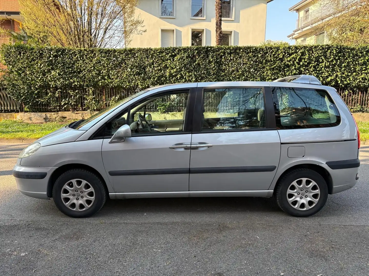 Peugeot 807 2.0 16V SR Gris - 2