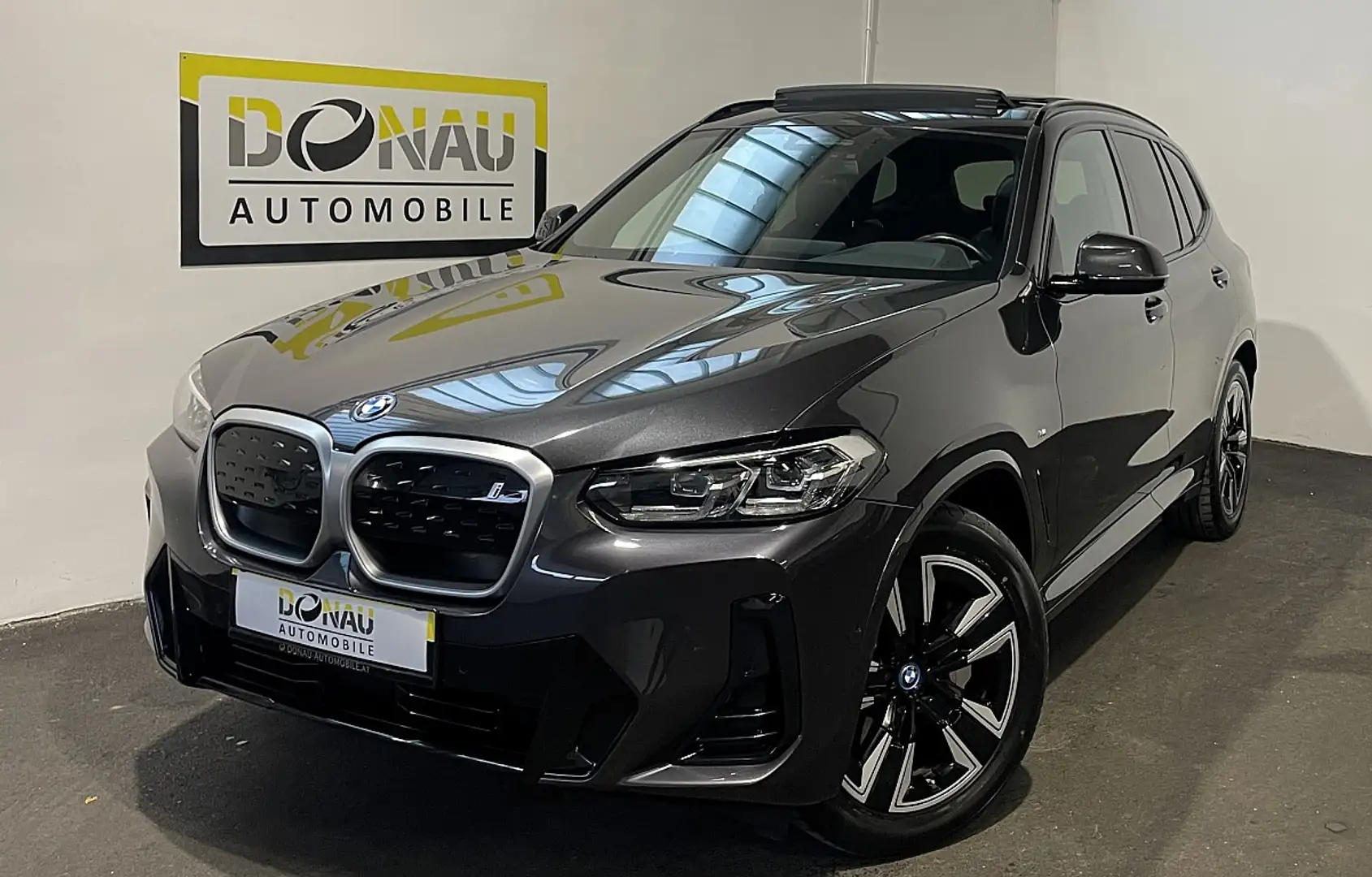 BMW iX3 M 73,8kWh M Sport * ACC * Pano * Leder * AHK * Schwarz - 1