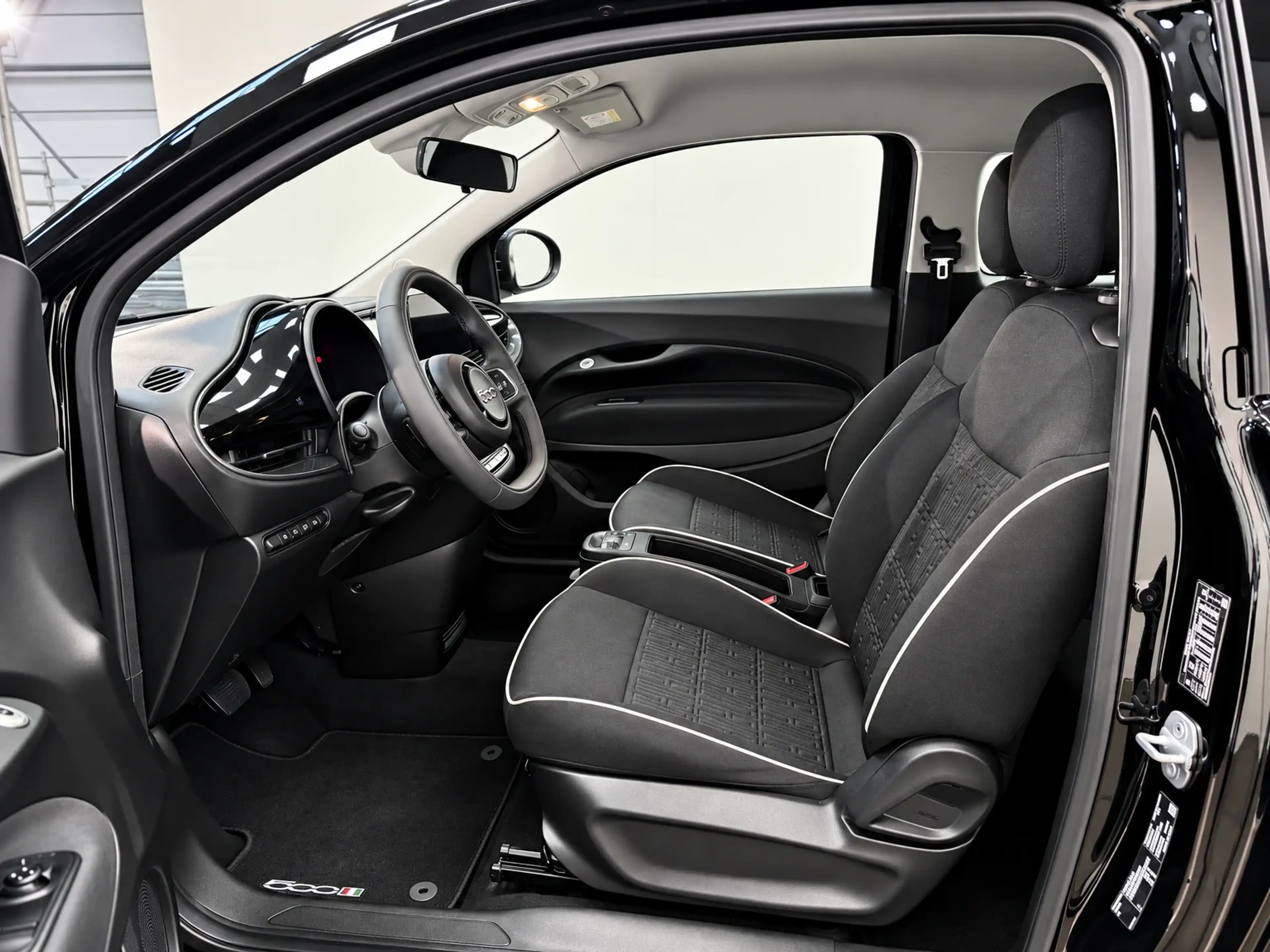Fiat 500e Icon 42 kWh Long Range — photo 15