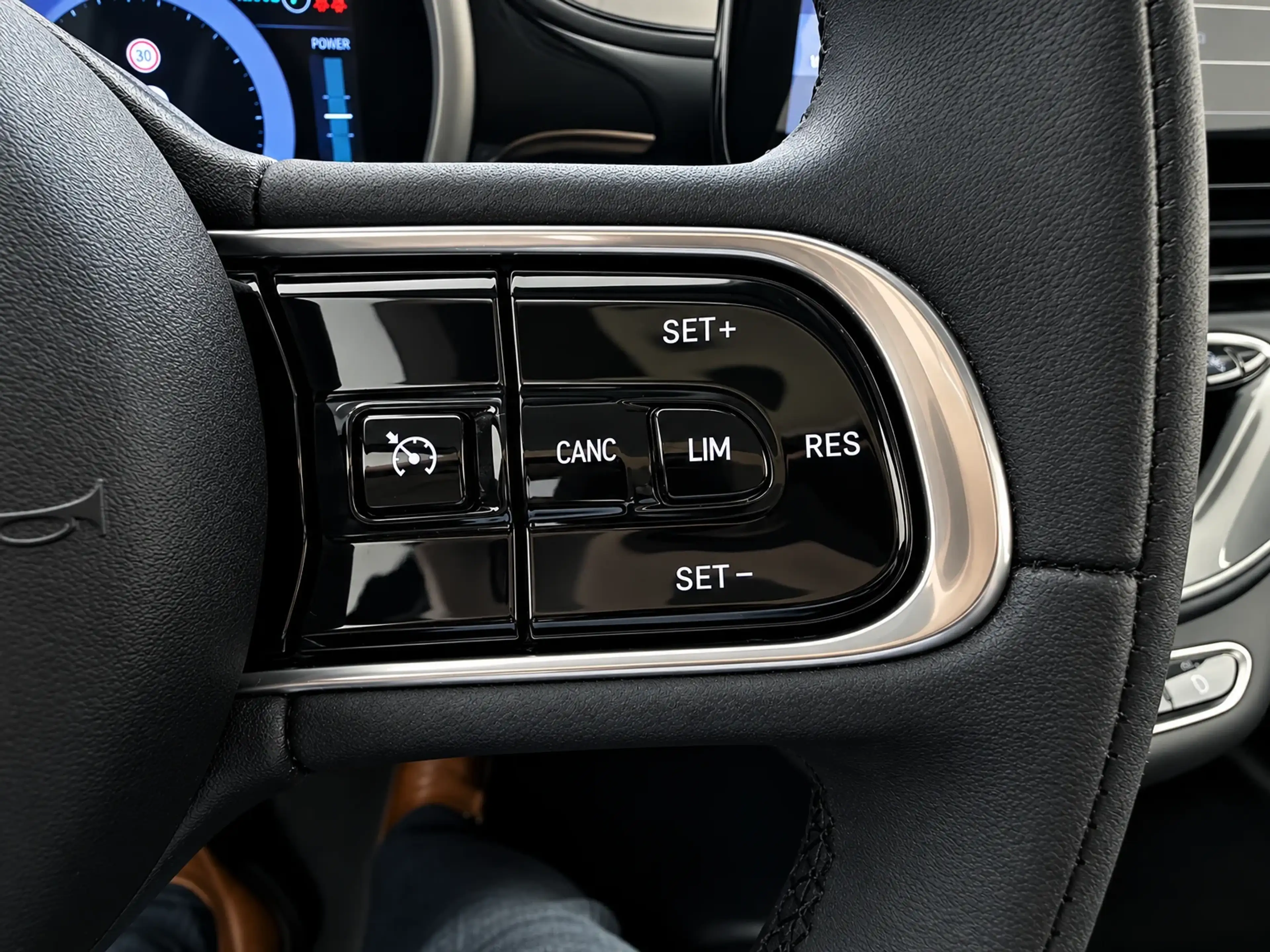 Fiat 500e Icon 42 kWh Long Range — photo 14
