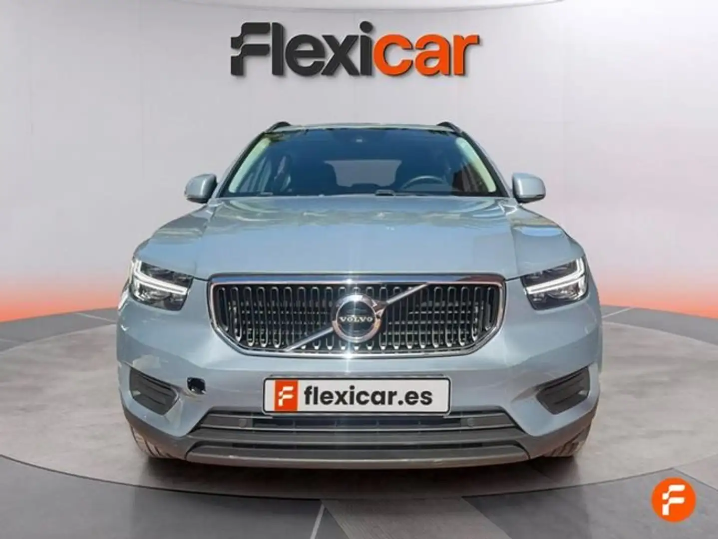 Volvo XC40 T2 Momentum Pro Aut. Gris - 2