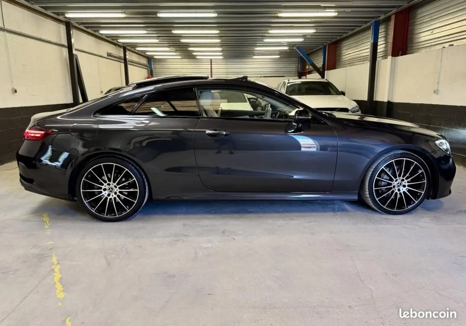 Mercedes-Benz 220 Mercedes coupe 220 d 220d 194ch AMG Line 9G-TRONIC 1e main Origine FR Full options Grijs - 2