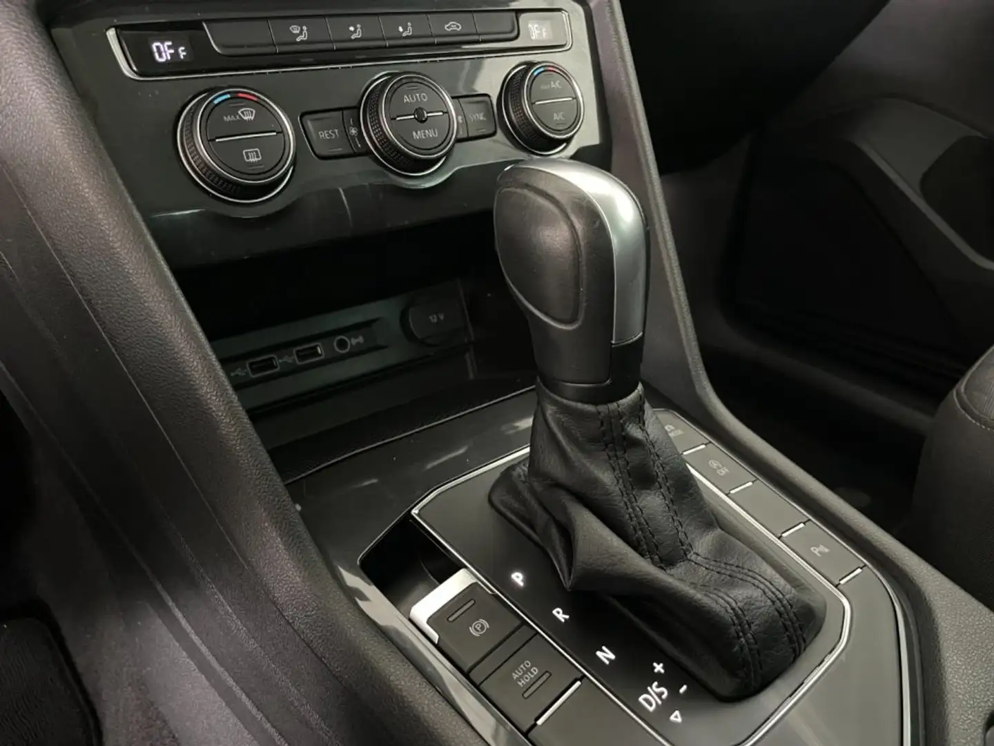 Volkswagen Tiguan 2.0 TDI 150 CV DSG Sport Edition R-Line Bianco - 2