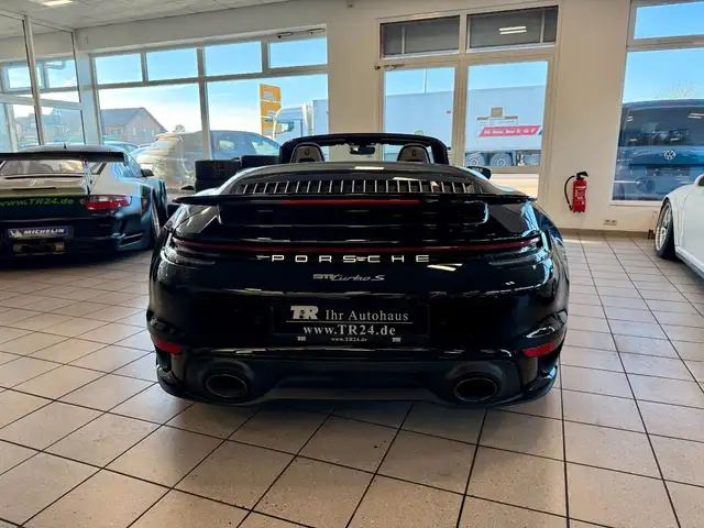 Porsche 911 view 5