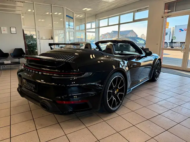 Porsche 911 view 6