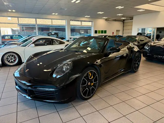 Porsche 911 view 3