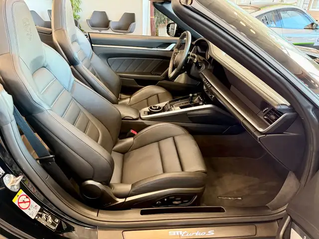 Porsche 911 view 12