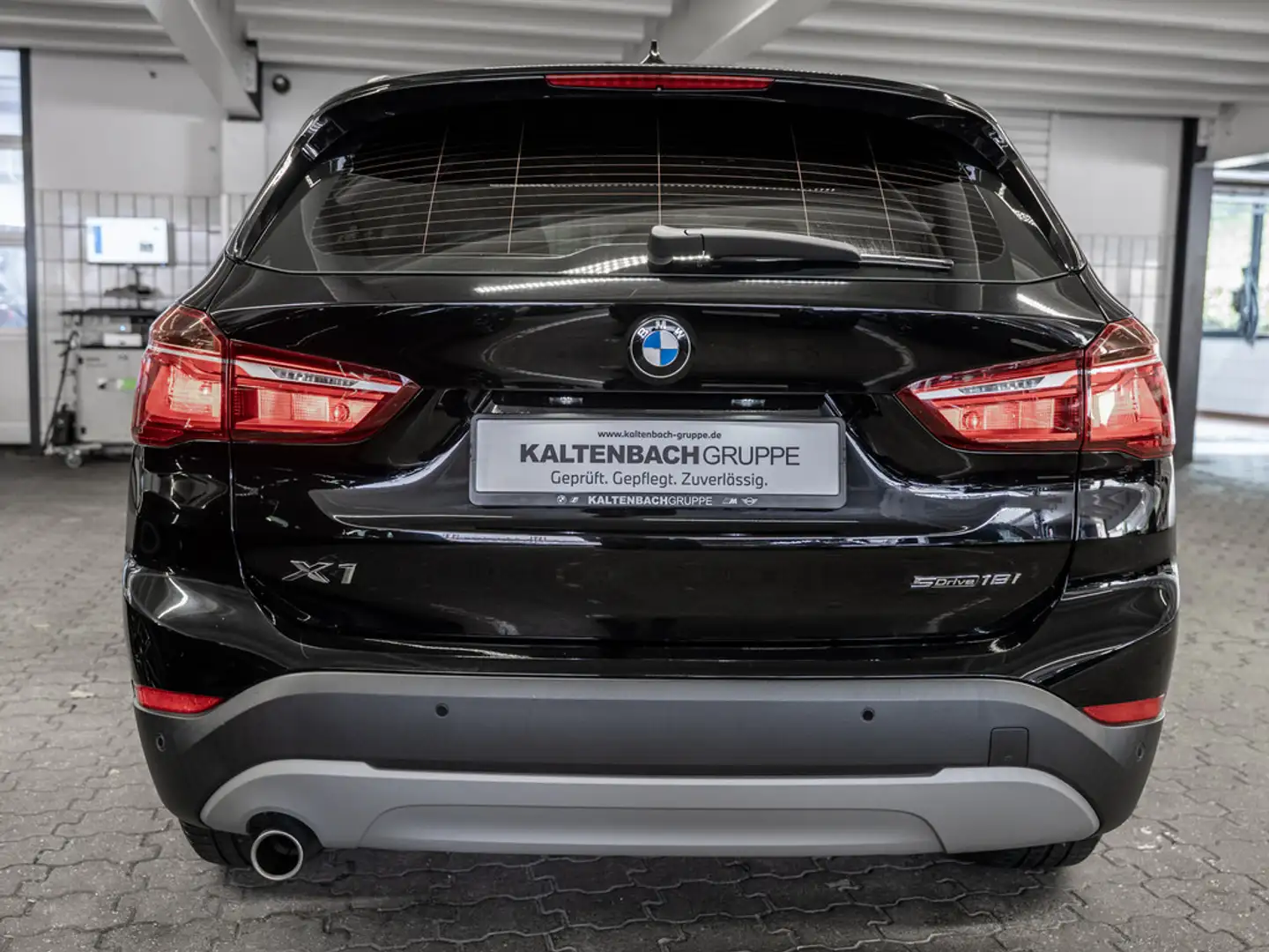 BMW X1 sDrive 18i Advantage NAVI SHZ PDC KLIMA Noir - 2