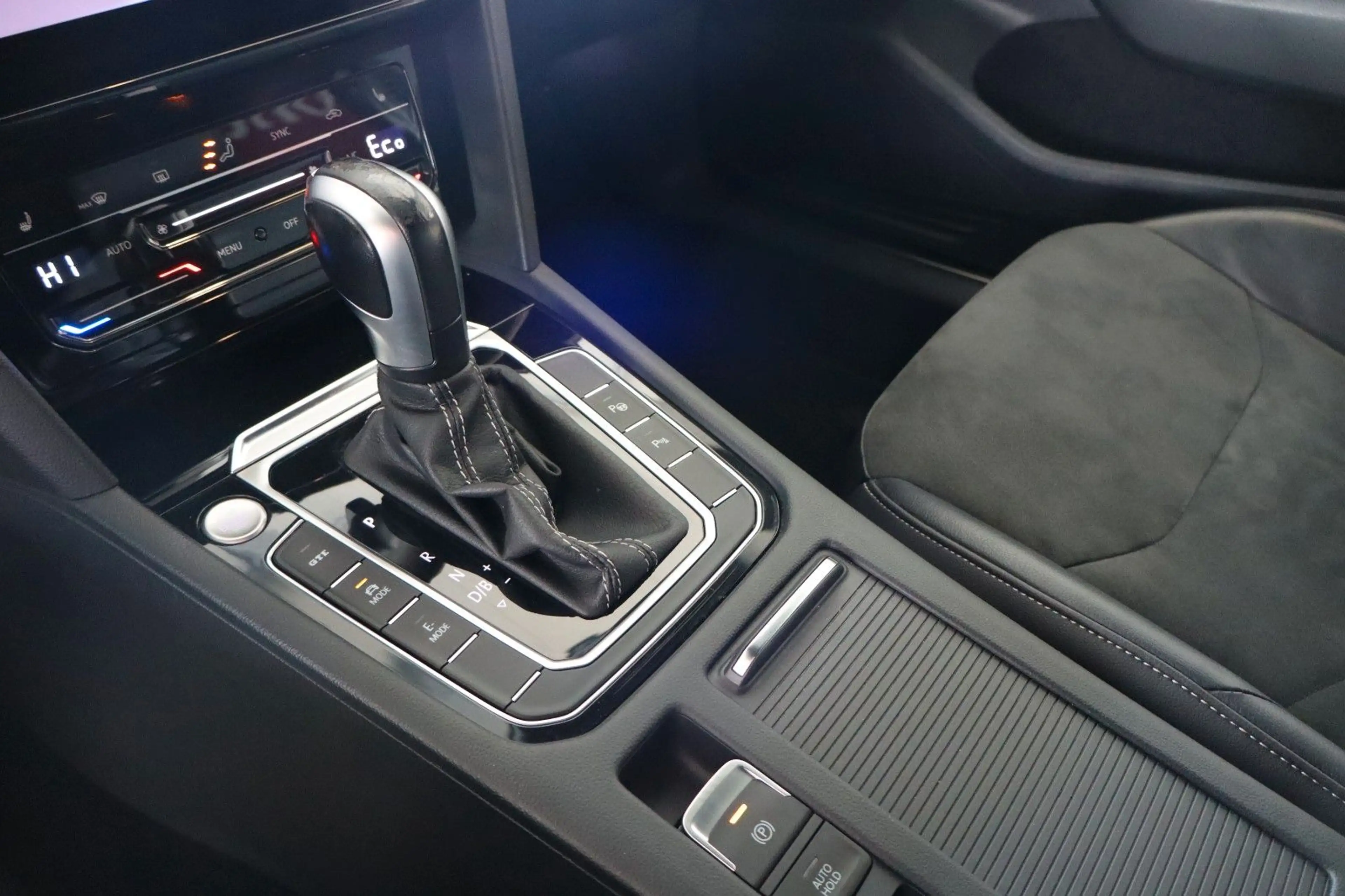 Volkswagen Arteon 1.4 eHybrid DSG R-Line Shooting Brake — photo 13