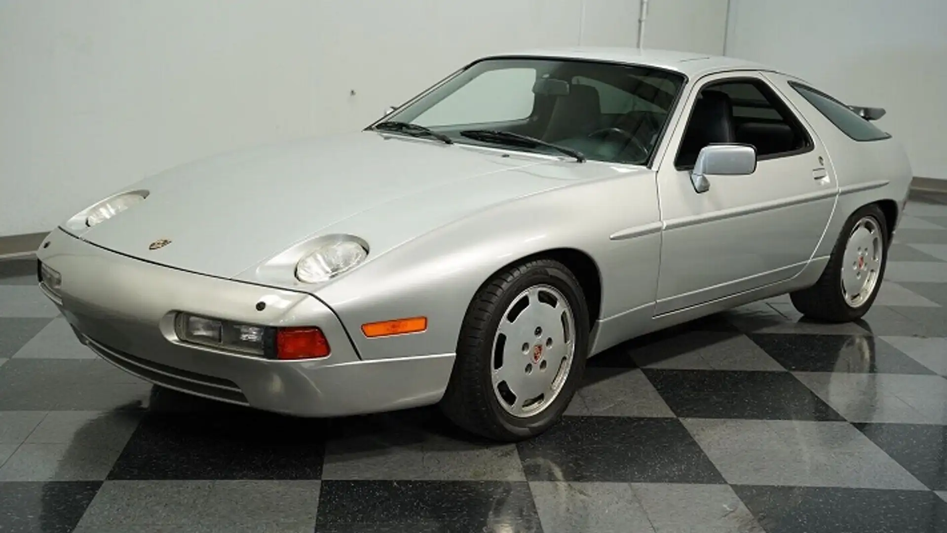 Porsche 928 S4 - 1