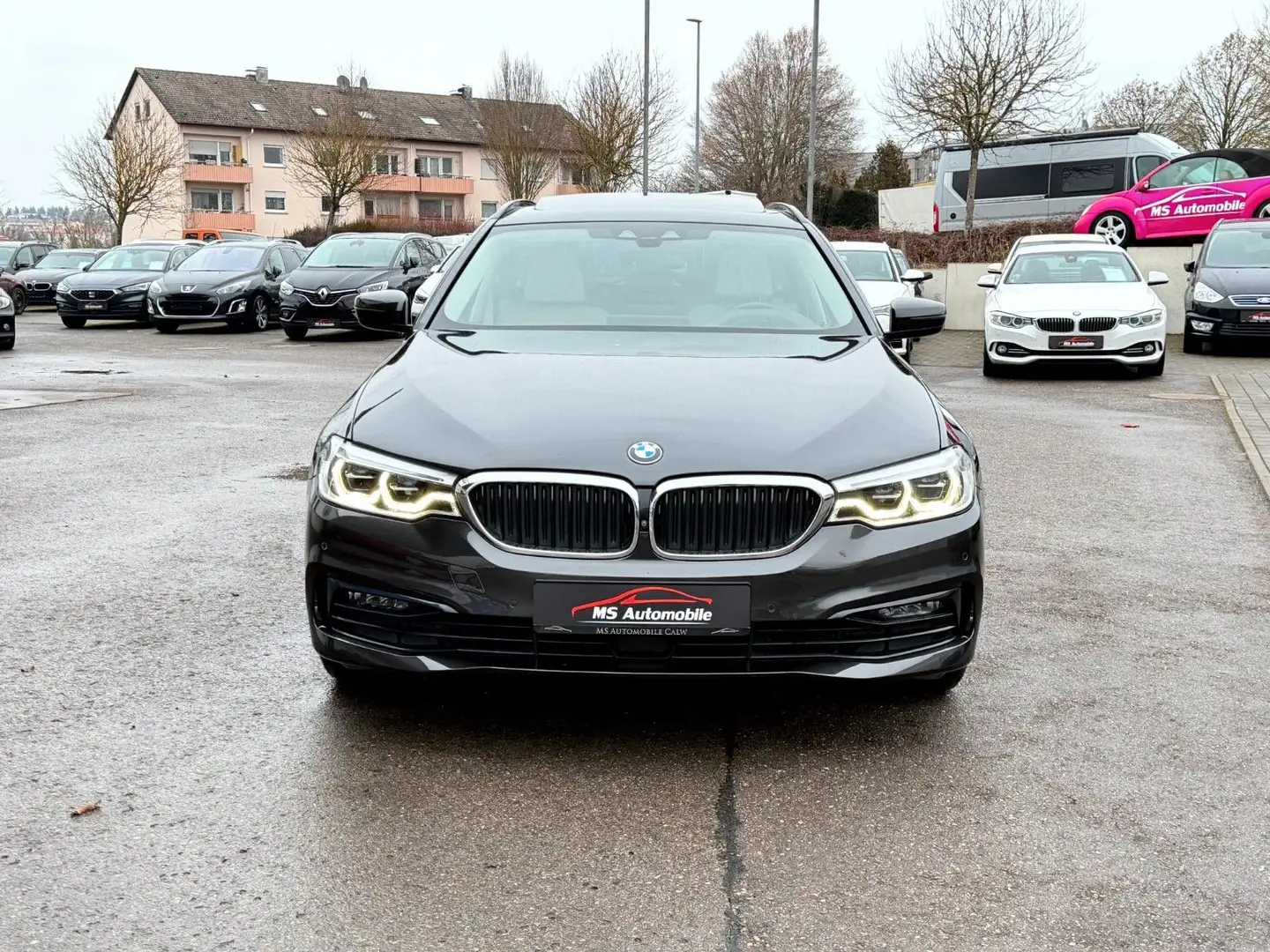 BMW 520 d xDrive Aut. Sport Line Massage_HeadUp_Pano Grau - 2