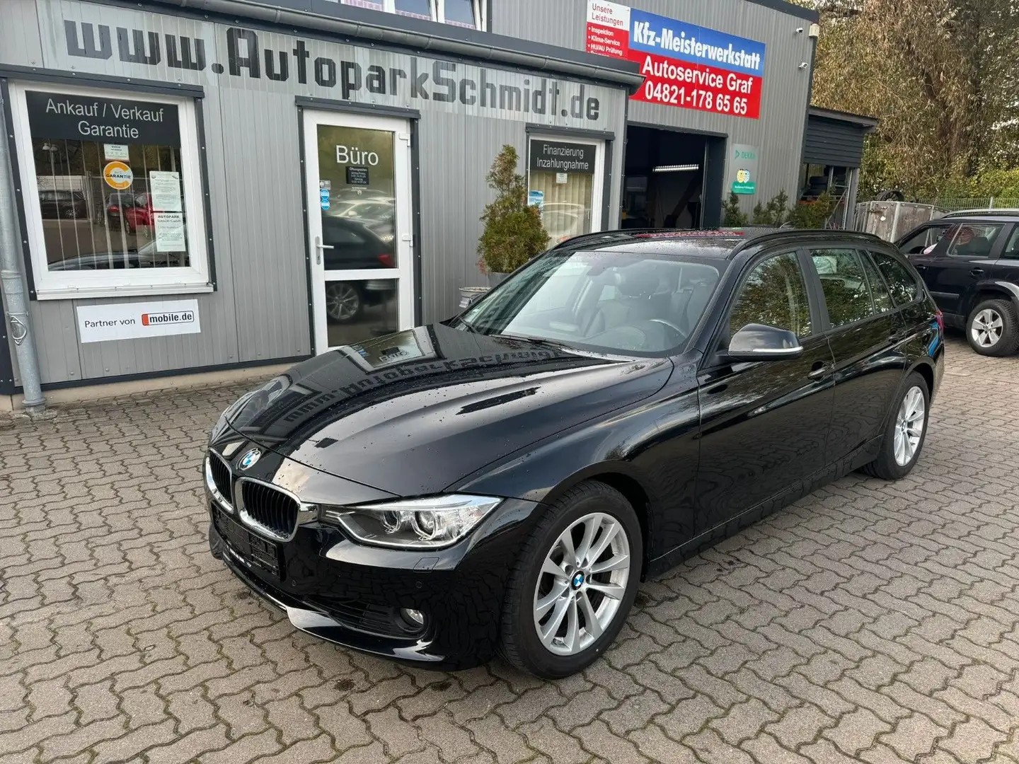 BMW 320 i T AHK°AUTOM°XENON°SITZH°NAVI°TEMPOM°LEDER! Schwarz - 1