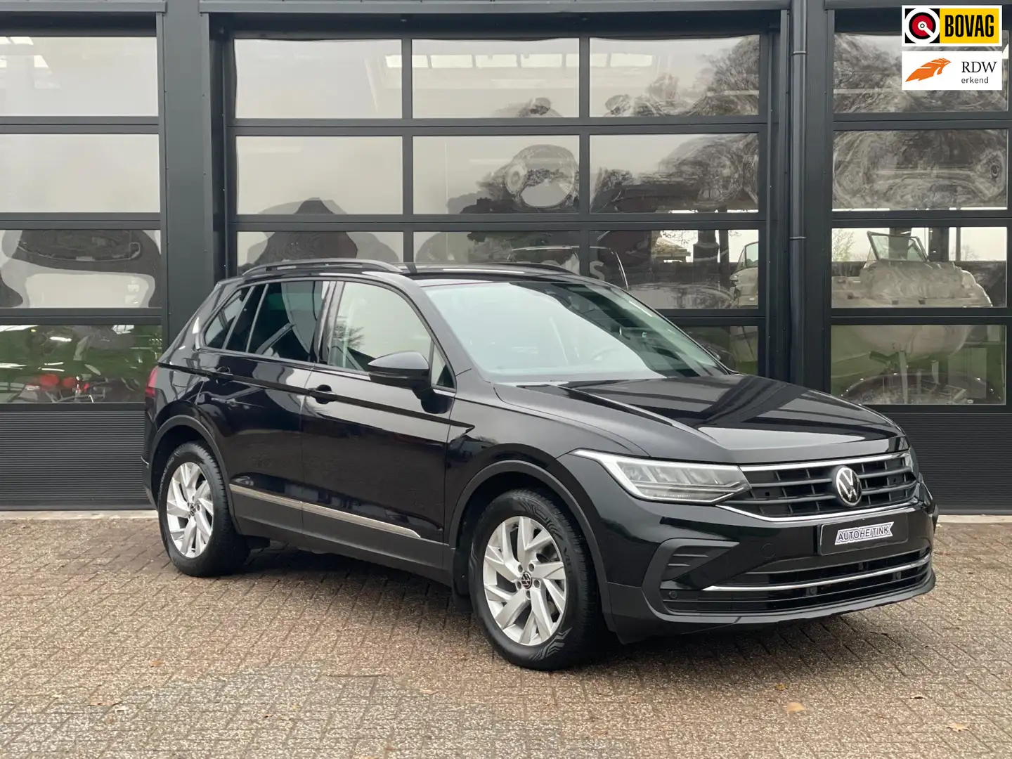 Volkswagen Tiguan 1.5 TSI Life / LED / Elect. Trekhaak / Standkachel Noir - 1