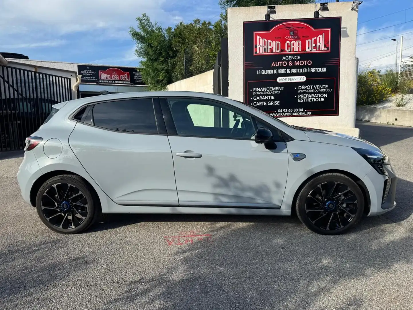Renault Clio Clio 1.6 E-Tech Hybride - 145 - BVA multi-modes 20 Gris - 2
