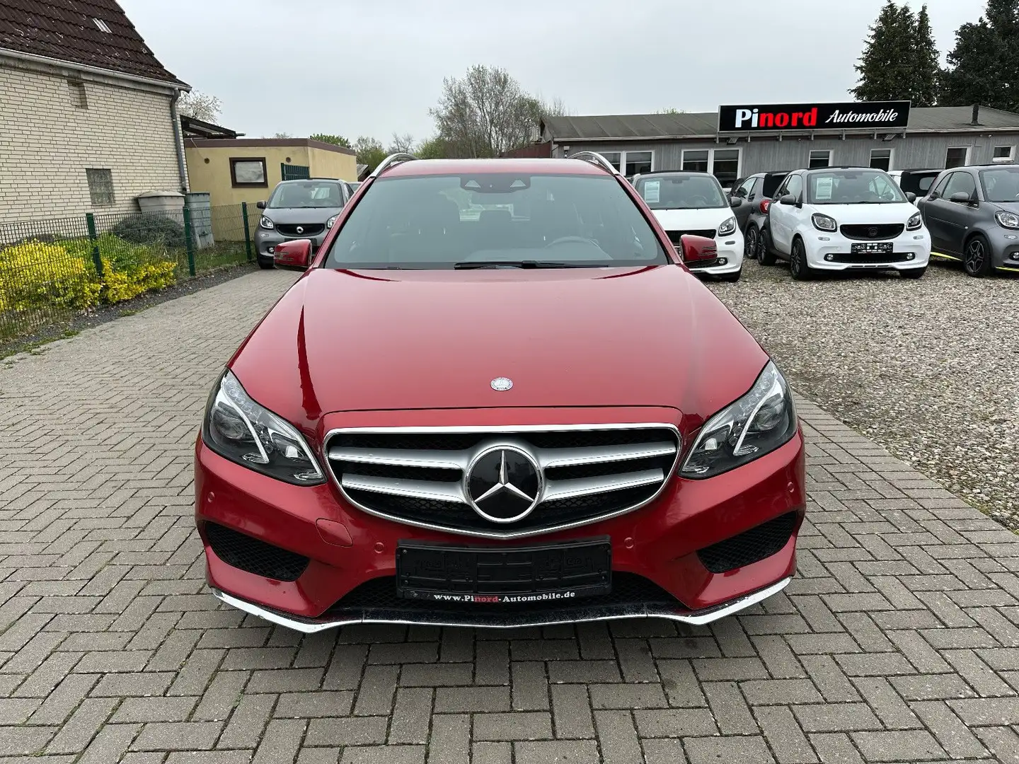 Mercedes-Benz E 300 D/T AMG DTR+NAVI-LED-SPUR-PDC-ALU-18" Червоний - 2