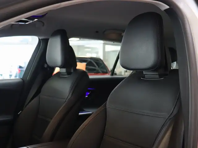 Mercedes-Benz C-Class view 13