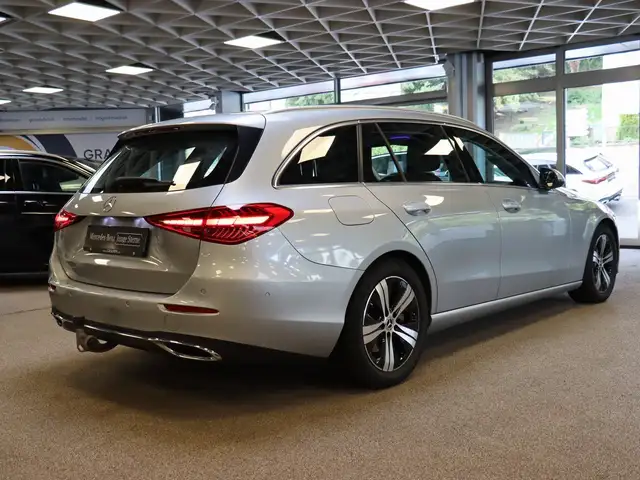 Mercedes-Benz C-Class view 4