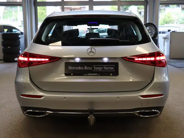 Mercedes-Benz C-Class view 5