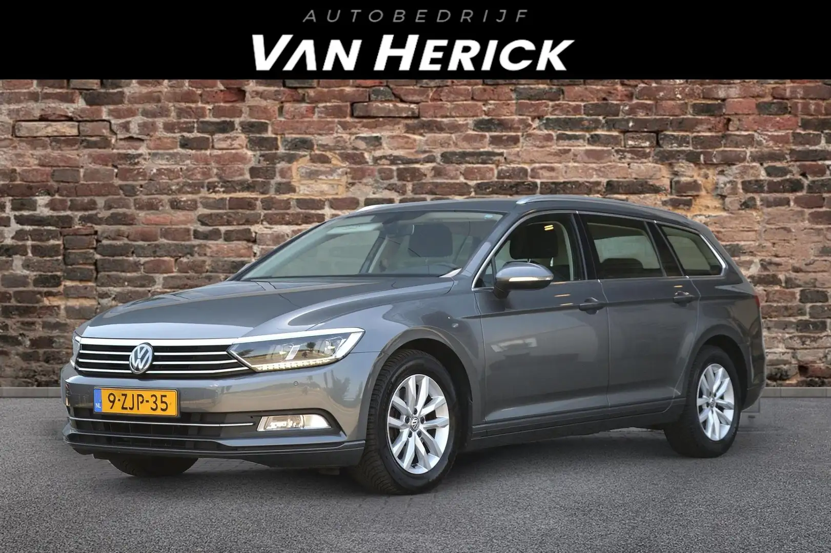 Volkswagen Passat Variant 1.4 TSI ACT Comfortline | NAV | Airco | Cruise Grijs - 1
