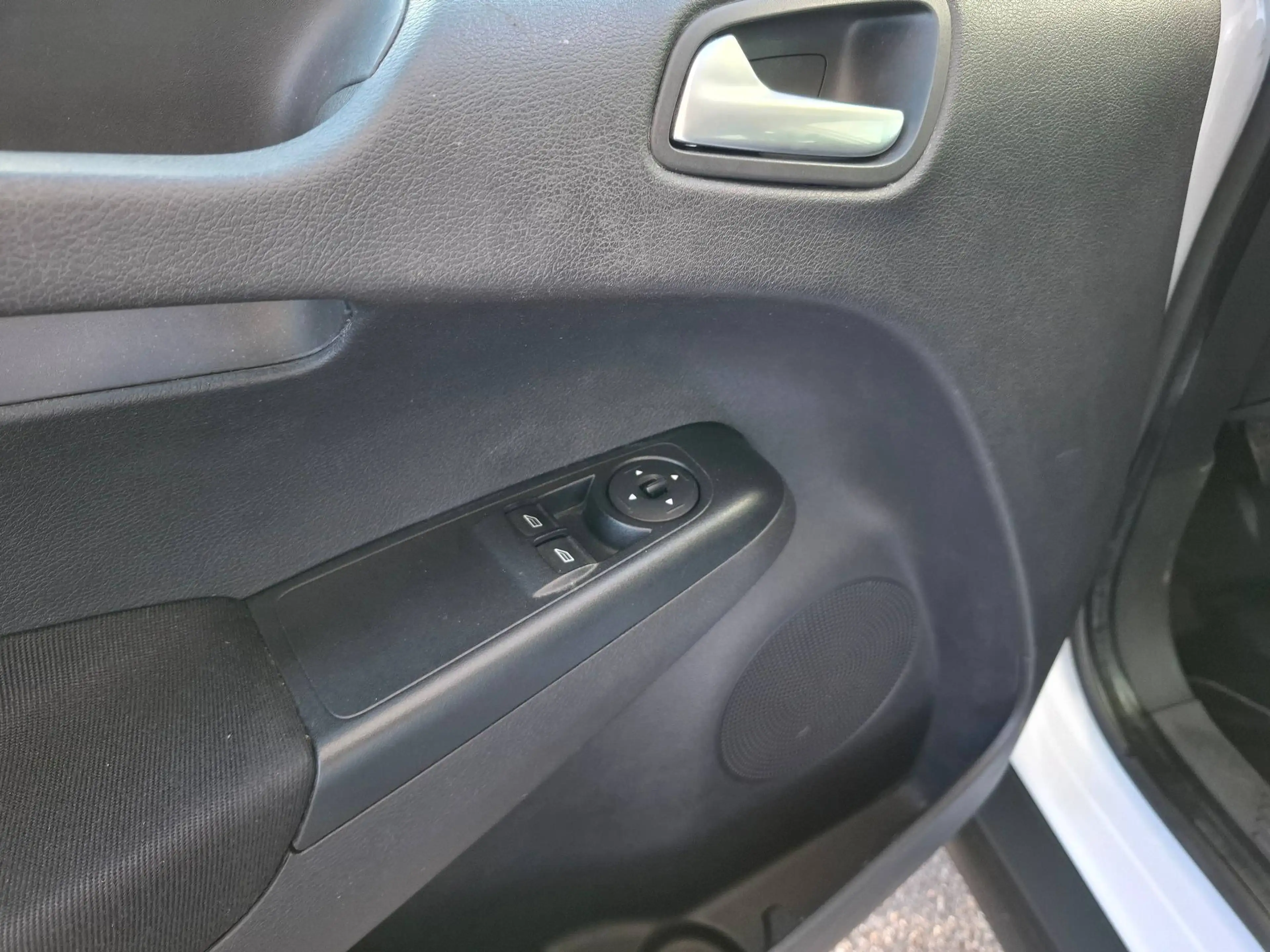 Ford Transit Courier Trend — photo 21