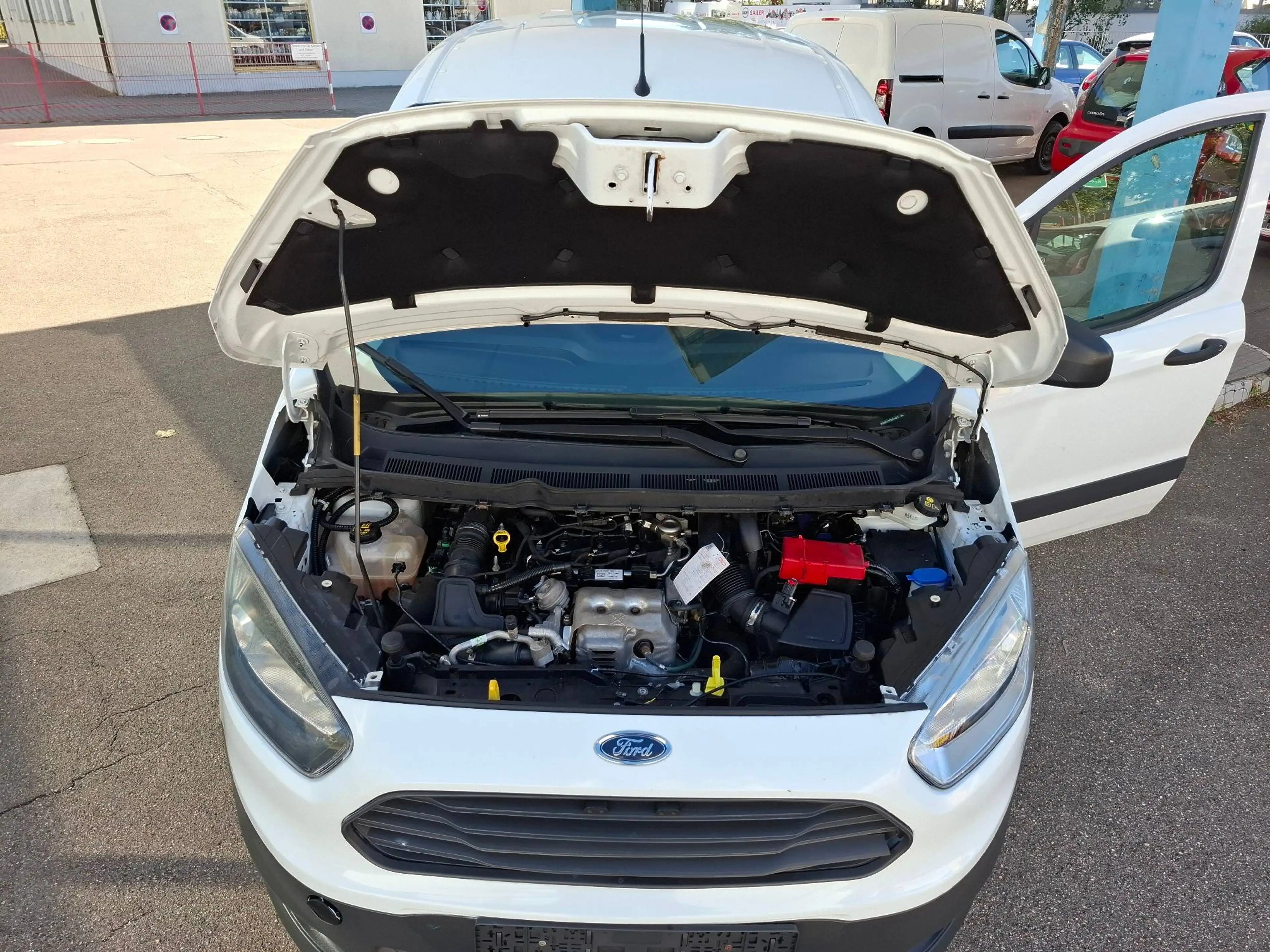 Ford Transit Courier Trend — photo 10