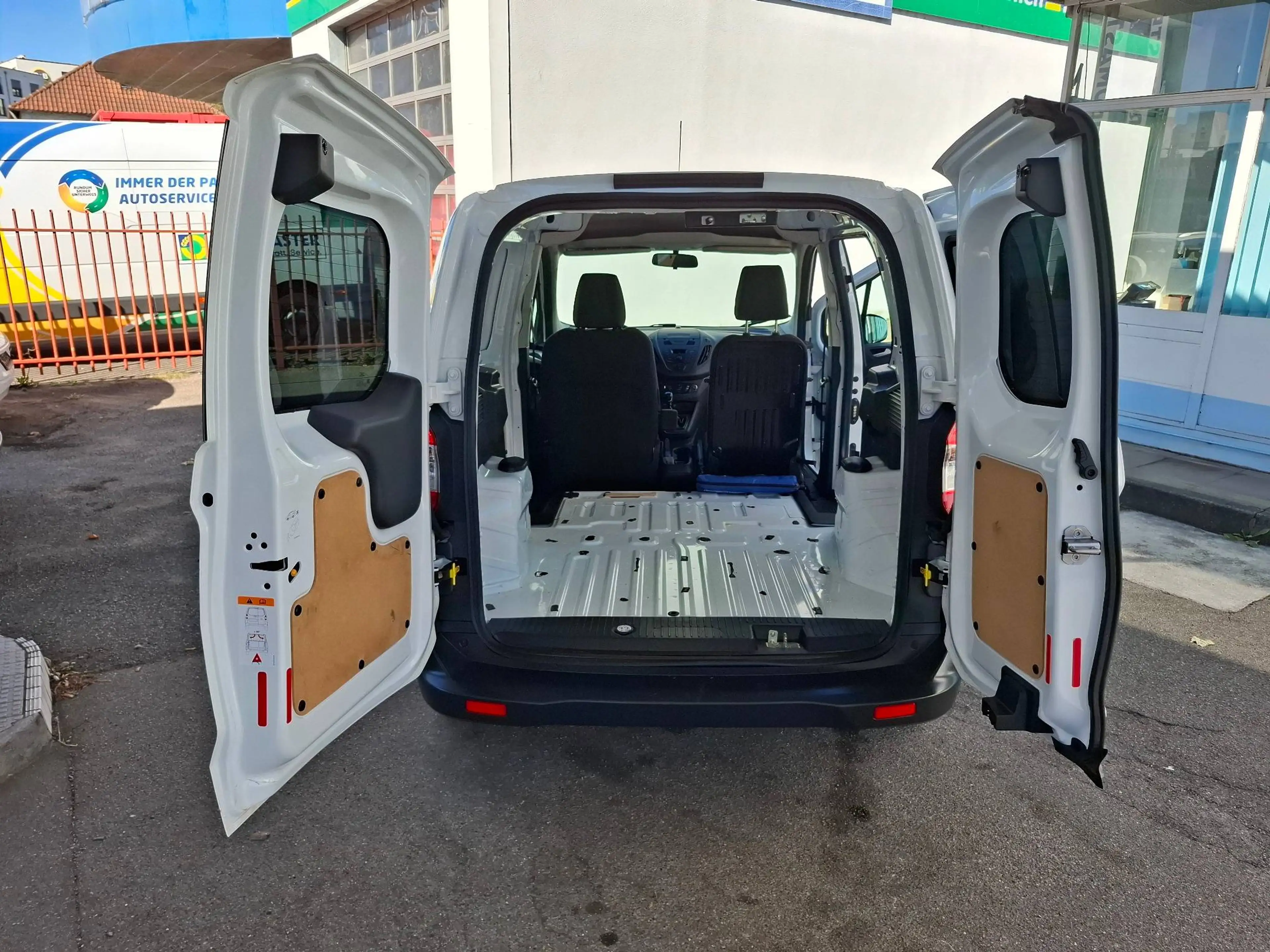 Ford Transit Courier Trend — photo 7