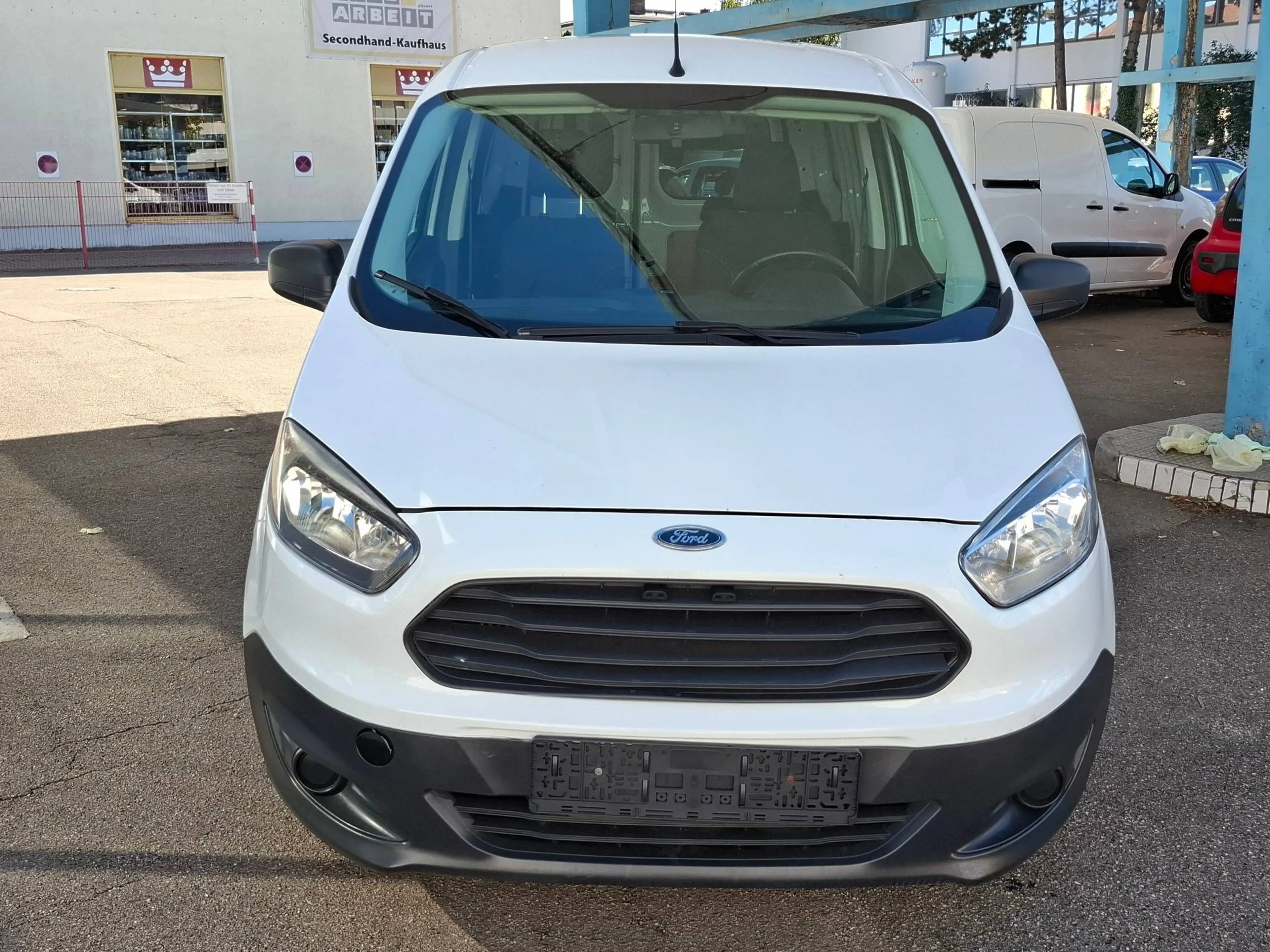 Ford Transit Courier Trend — photo 15