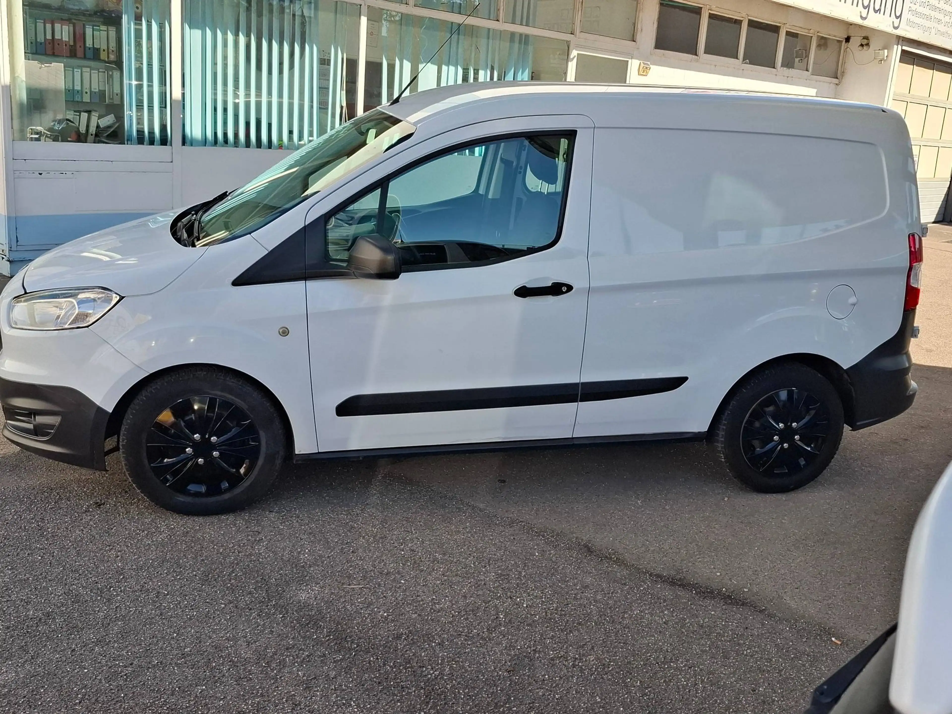 Ford Transit Courier Trend — photo 18