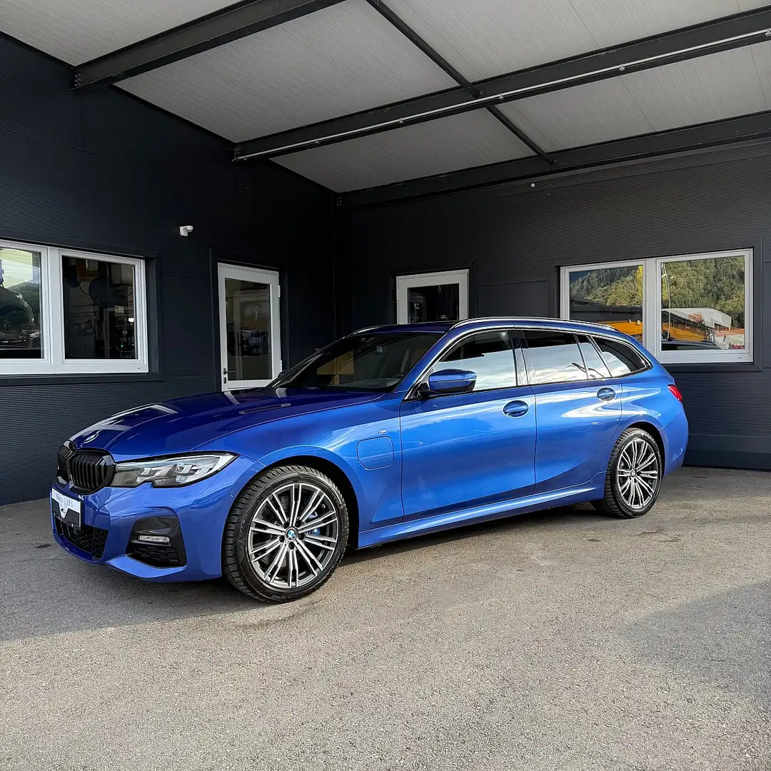 BMW 330 e Touring M-Sport Aut. Bleu - 2
