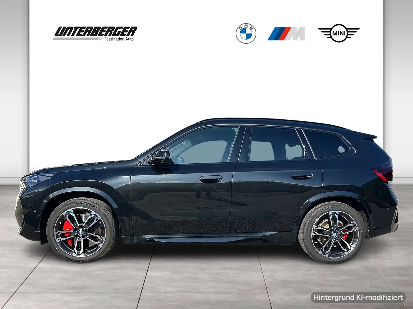 BMW iX1 xDrive30 Schwarz - 2