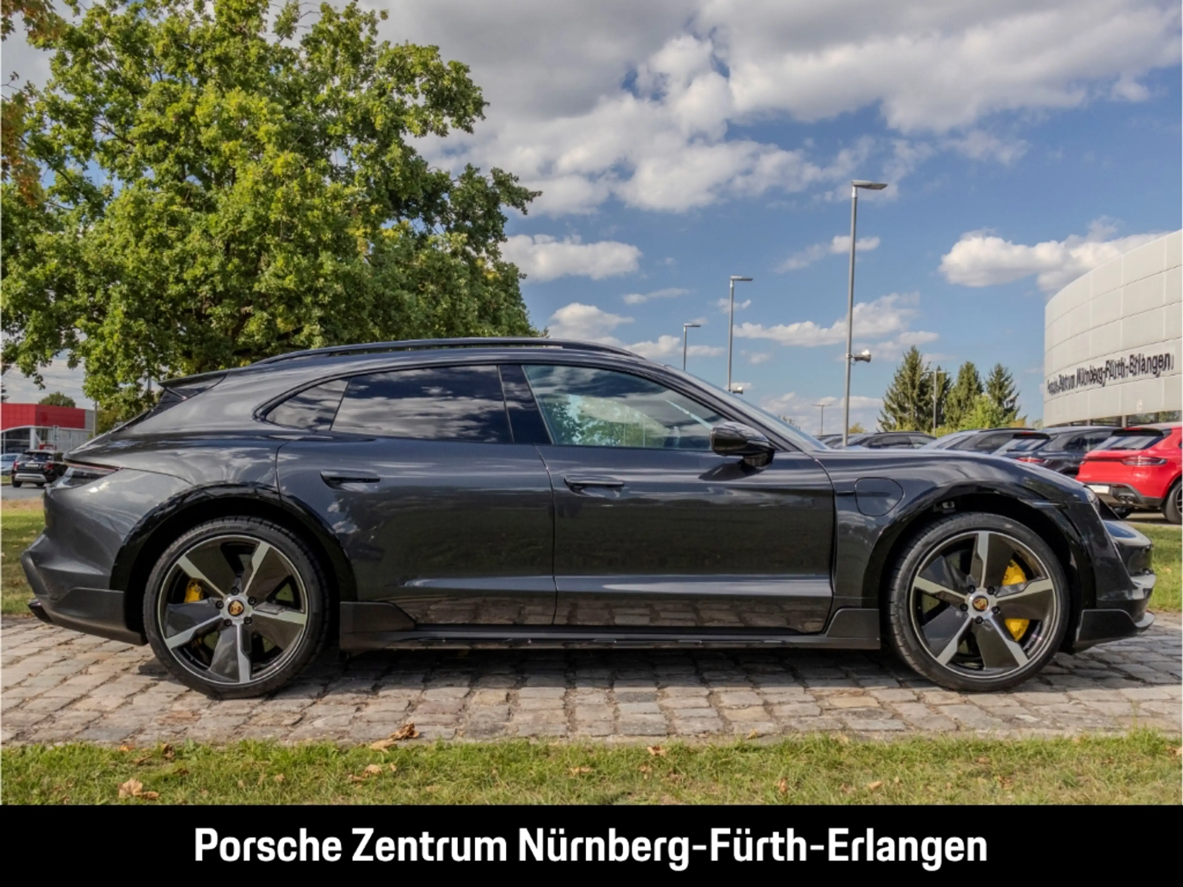 Porsche Taycan Turbo S Cross Turismo — photo 6
