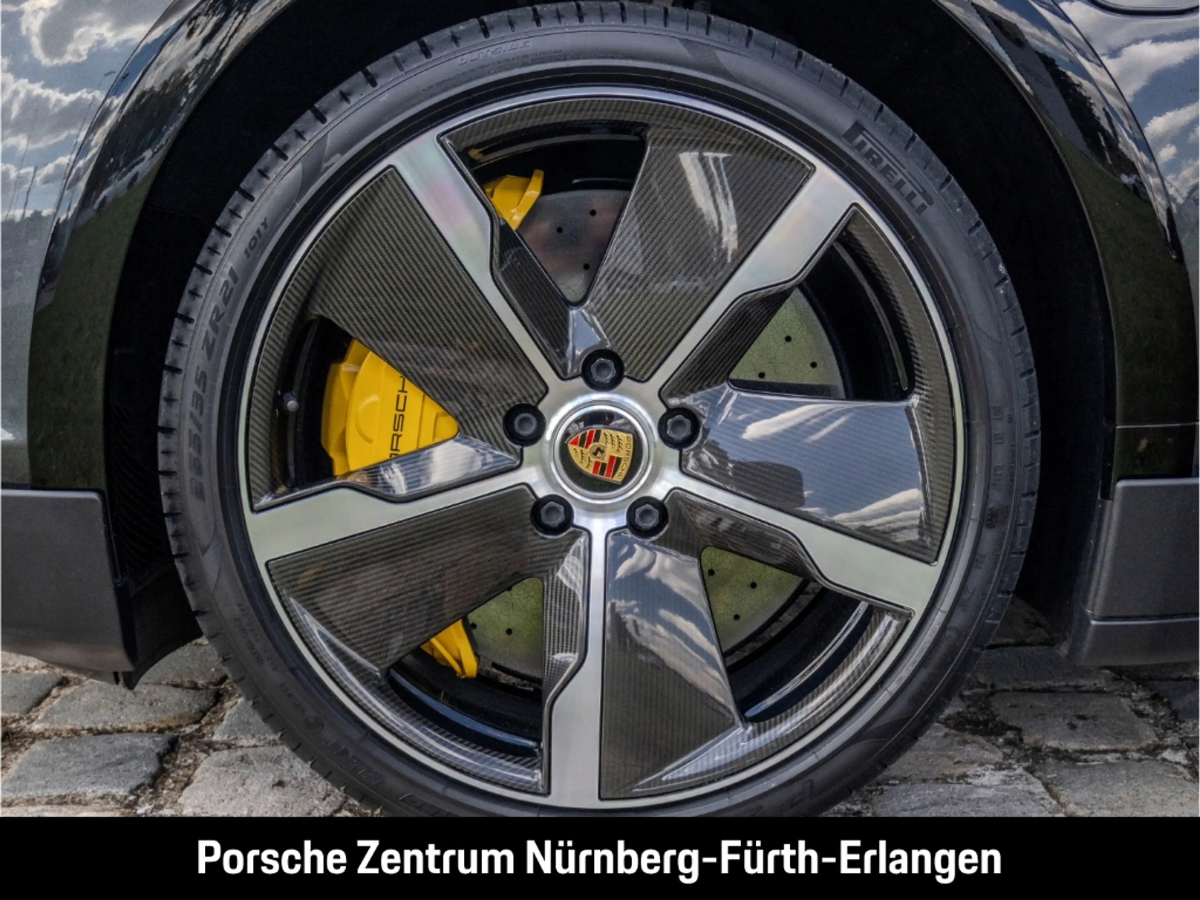 Porsche Taycan Turbo S Cross Turismo — photo 11
