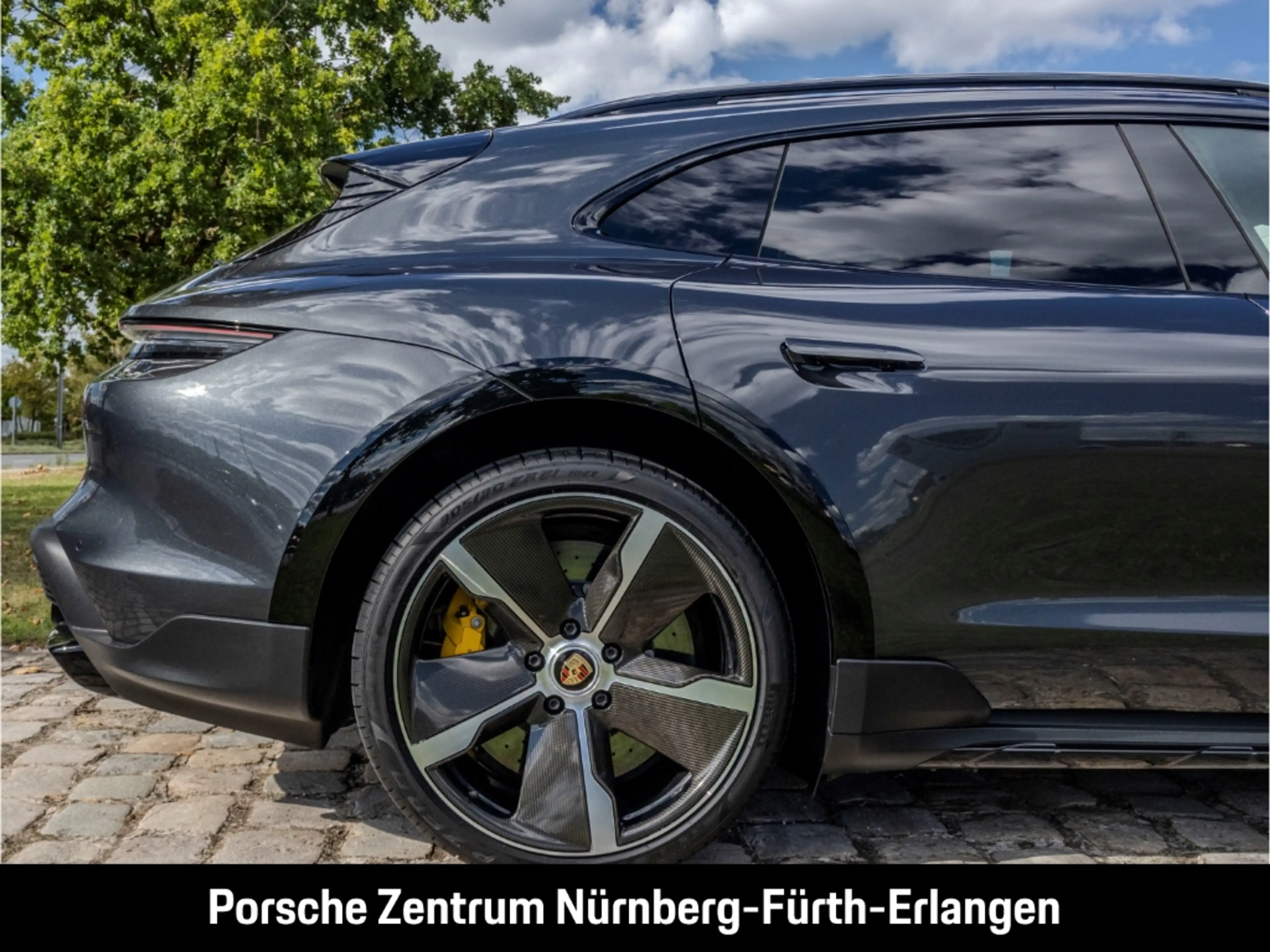 Porsche Taycan Turbo S Cross Turismo — photo 14