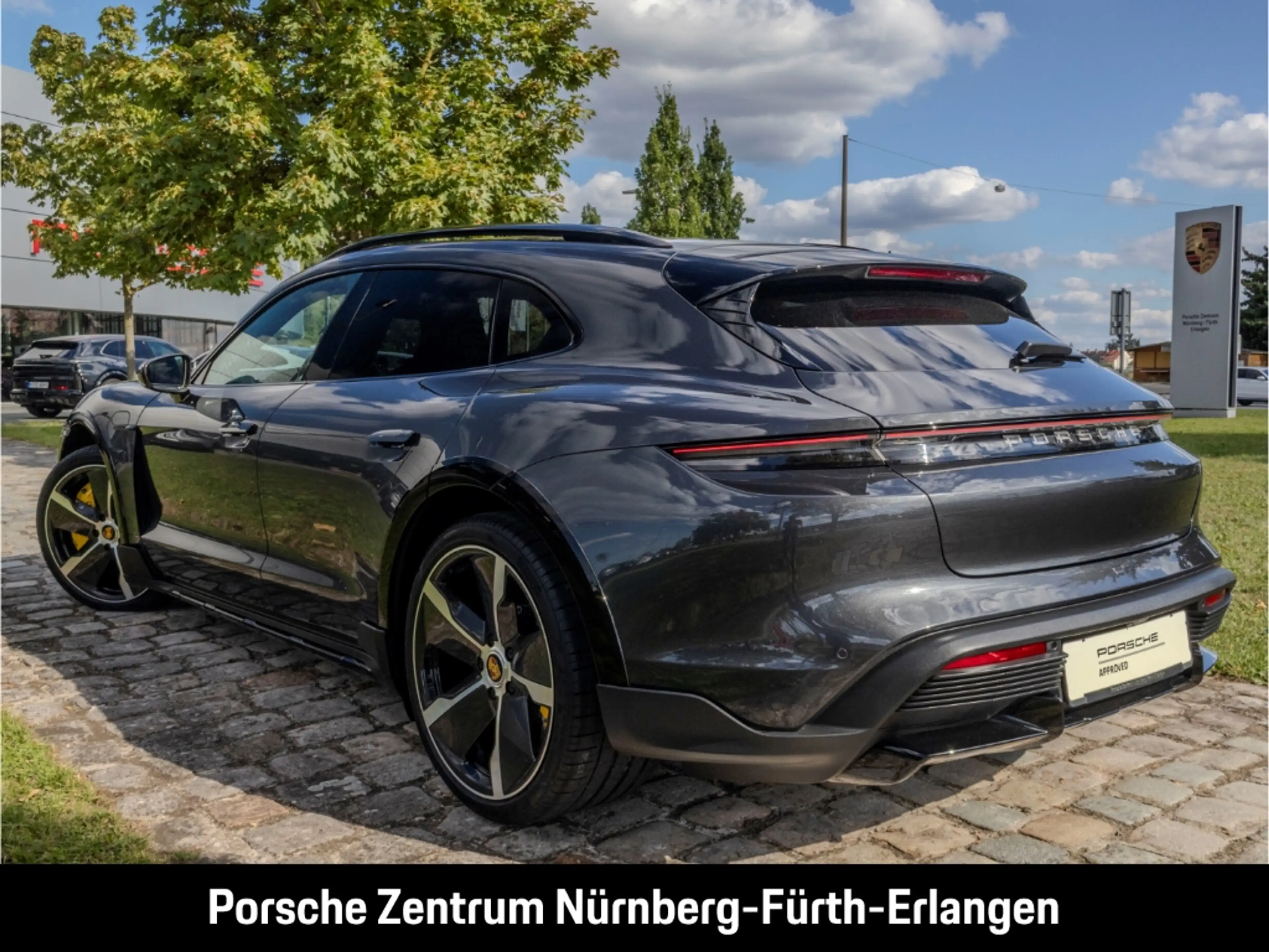 Porsche Taycan Turbo S Cross Turismo — photo 3