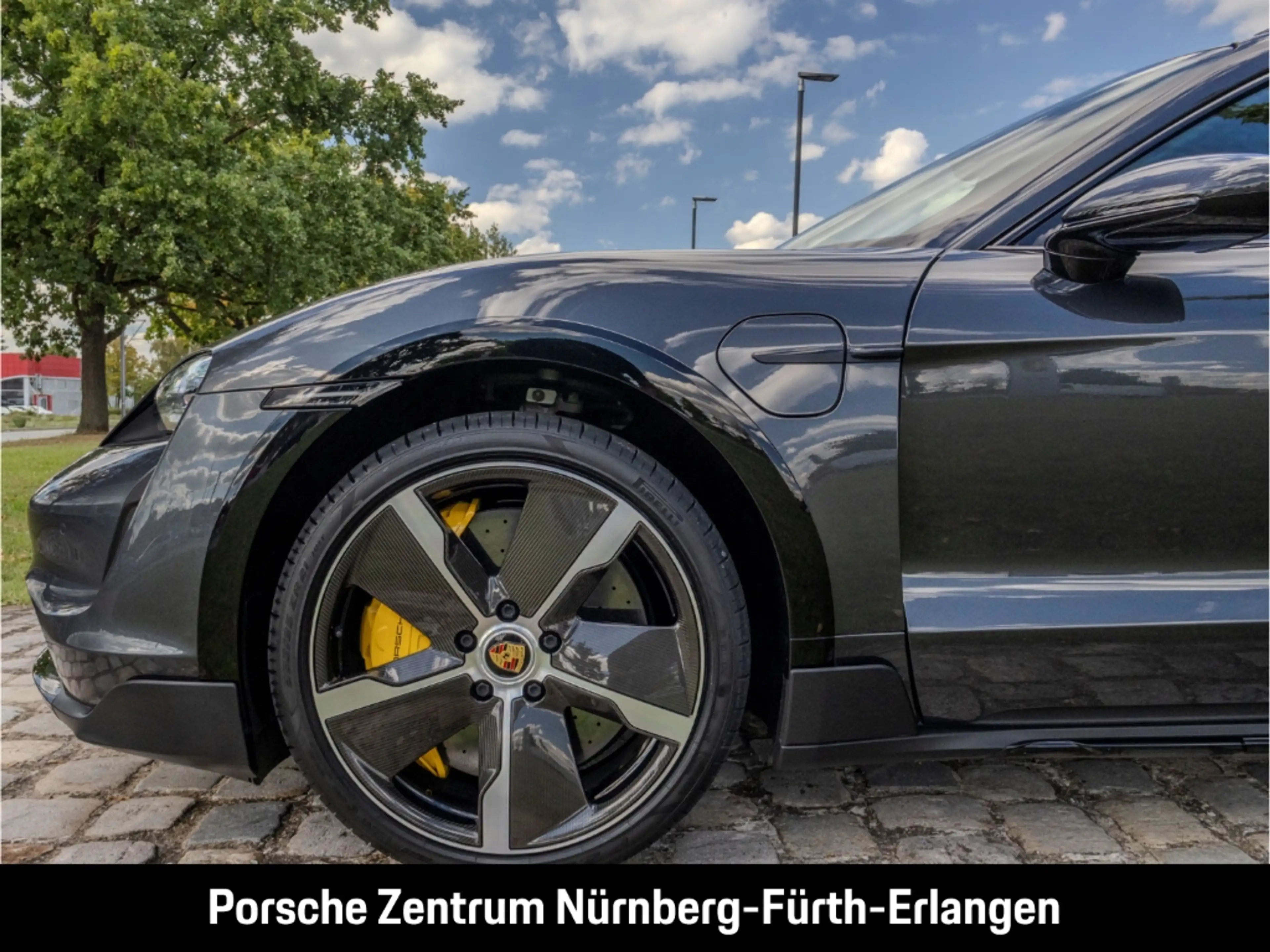 Porsche Taycan Turbo S Cross Turismo — photo 12