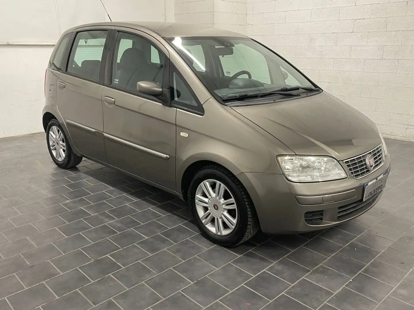 Fiat Idea 1.4 16V BlackEnergy 95cv Bronce - 1
