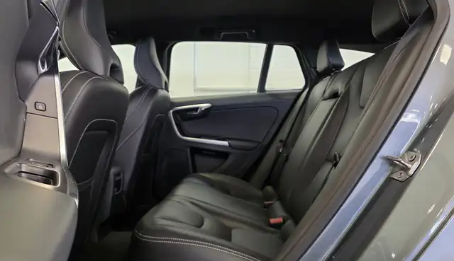 Volvo V60 view 11