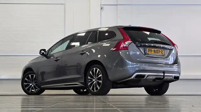 Volvo V60 view 5