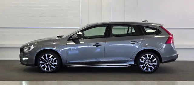 Volvo V60 view 3