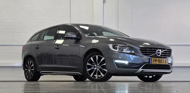 Volvo V60 view 2
