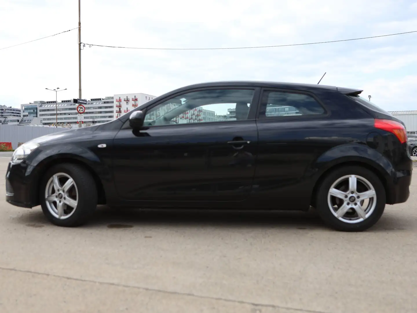 Kia ProCeed / pro_cee'd pro cee'd 1,4 CVVT Cool ECO Cool Schwarz - 2