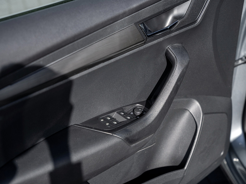Skoda Karoq 1.0 TSI Clever LED SHZ PDC KURVENLICHT — photo 13