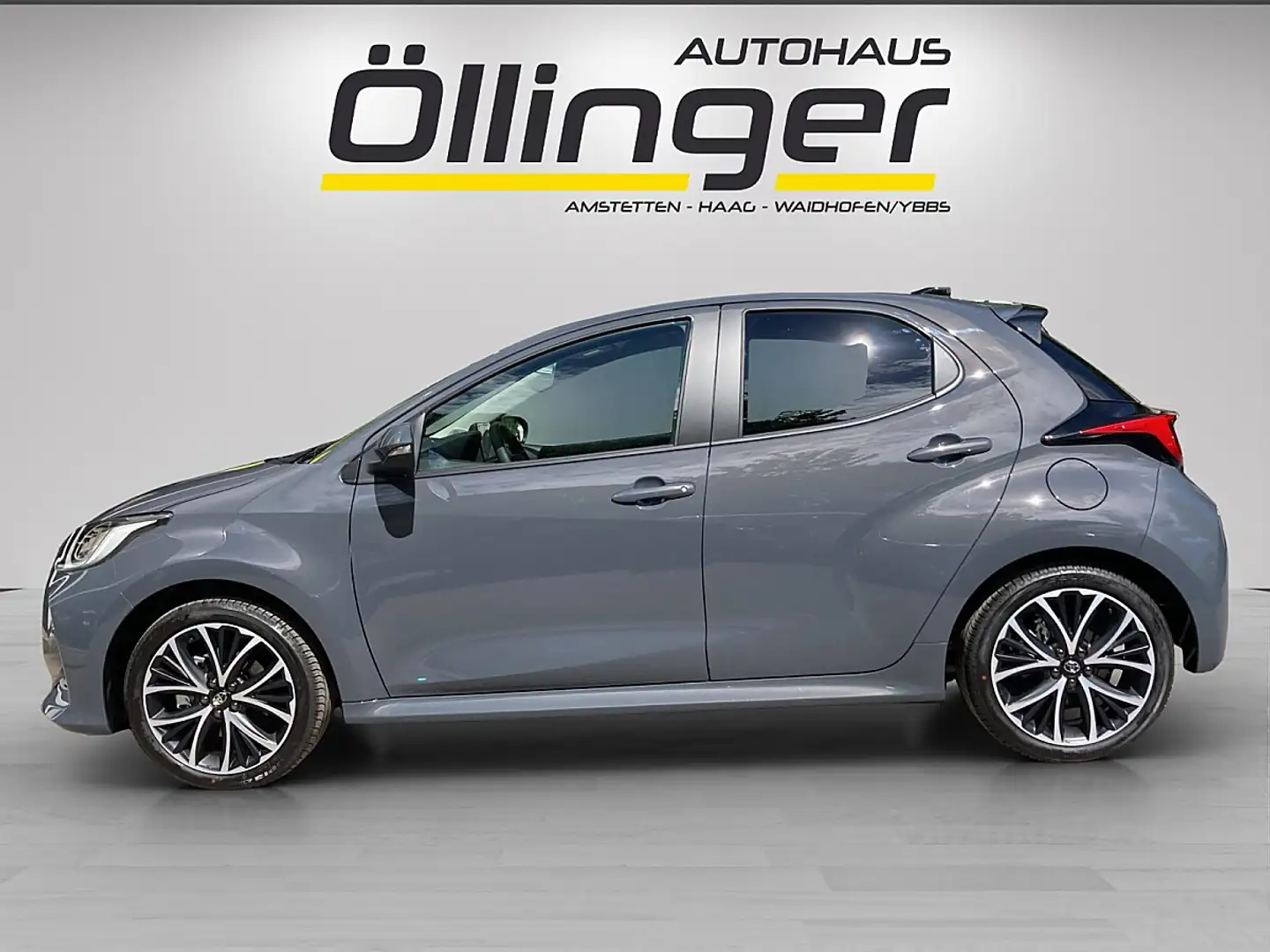Toyota Yaris 1,5 VVT-i Hybrid Teamplayer + Technik-Paket! Grau - 2